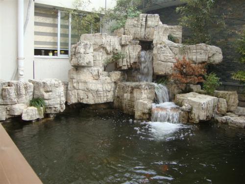 鱼池瀑布庭院假山制作公司